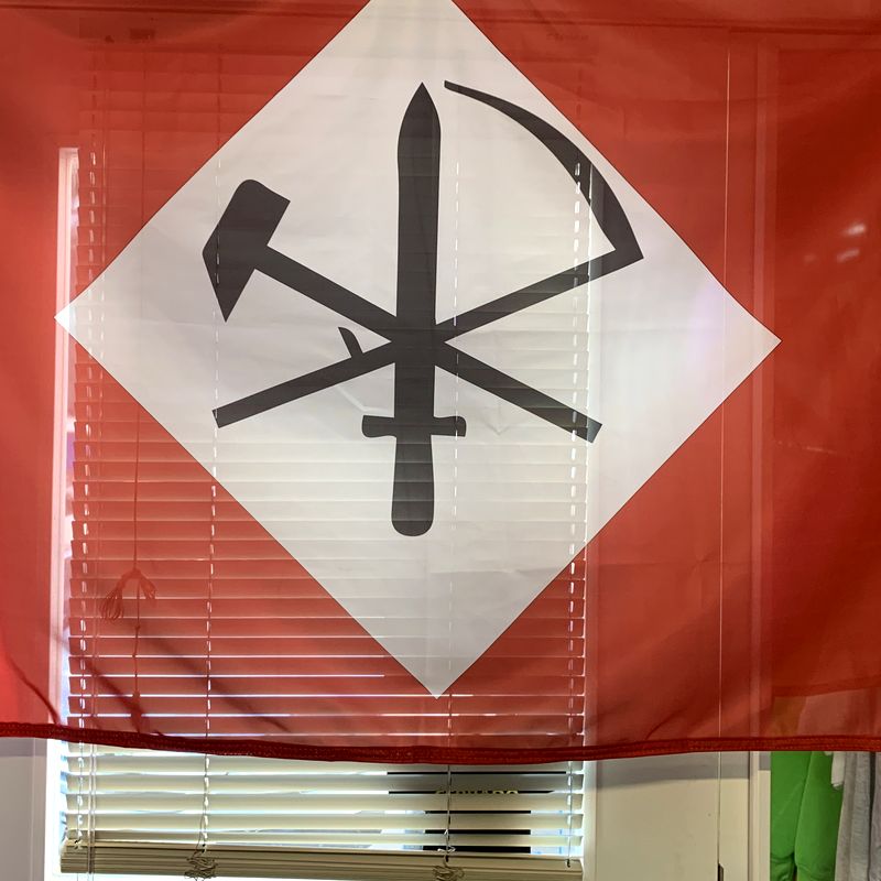 Bandera con símbolo a una cara