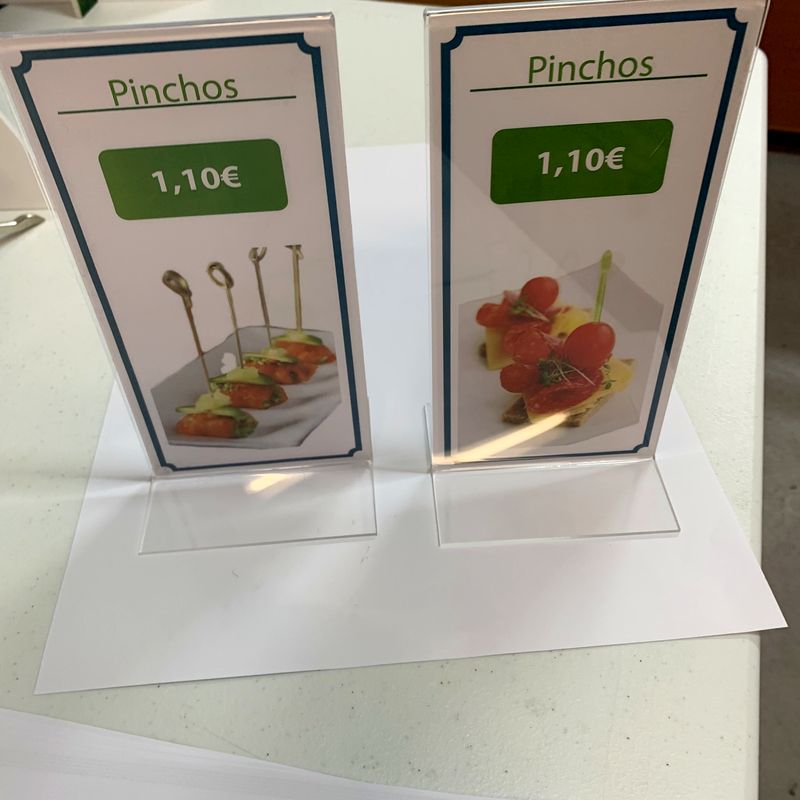 Expositor de pinchos con precio