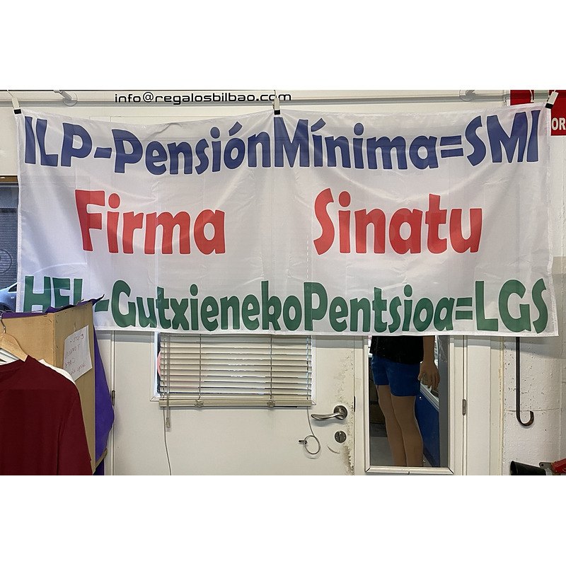 Pancarta para pedir pensión mínima.