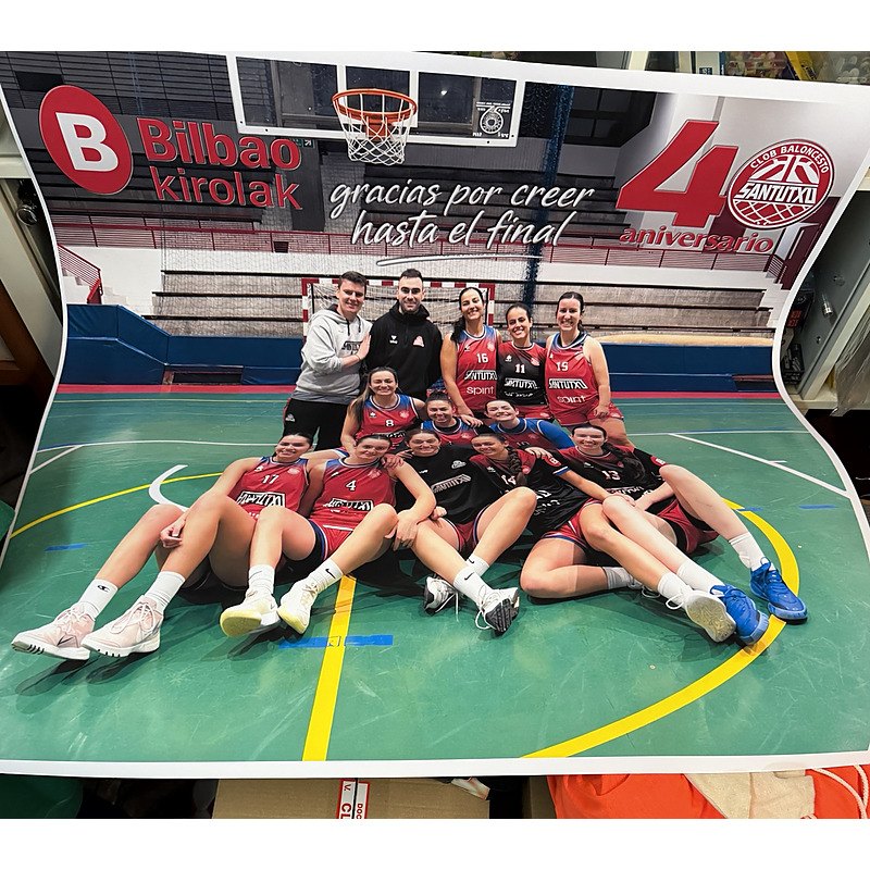 Póster de equipo de baloncesto de gran tamaño.