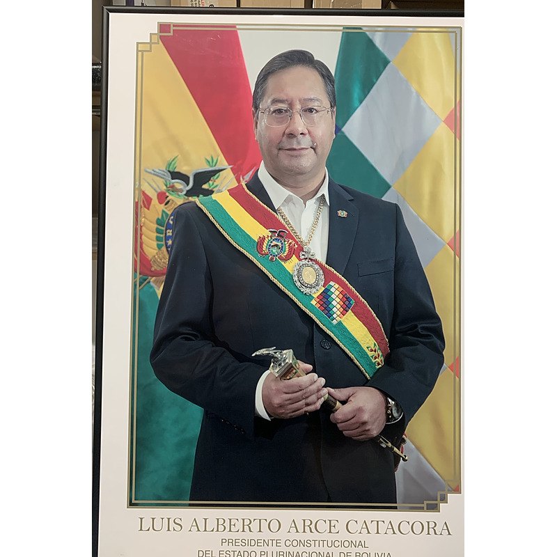 Póster del cónsul de Bolivia, enmarcado en aluminio.