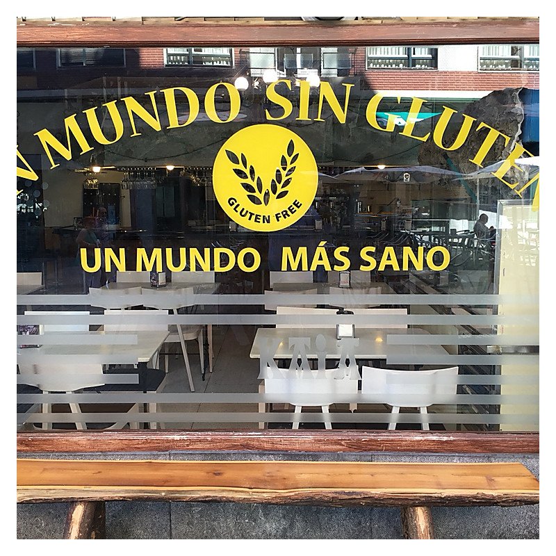 Vinilo de corte para cristalera de restaurante.